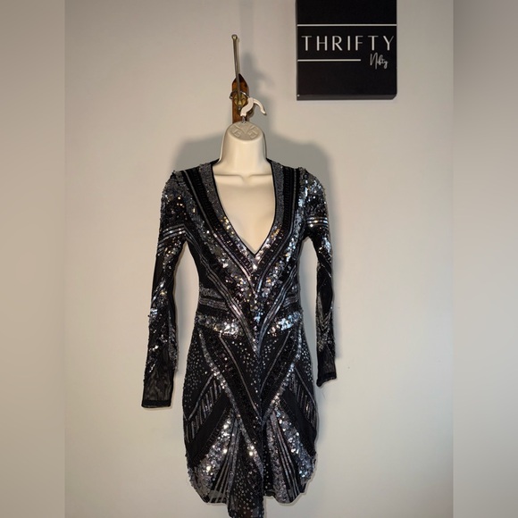 Express (XS) Black/Silver Sequin V-Neck Long Sleeve Midi Dress - Picture 1 of 10